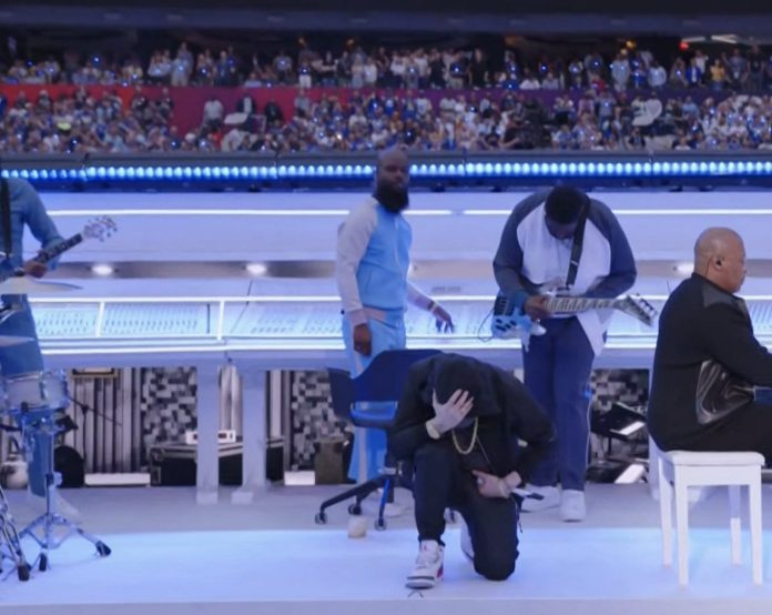 NFL Refute Claims Eminem Defied League By Kneeling During Half-Time Show NFL Refute Claims Eminem Defied League By Kneeling During Half-Time Show