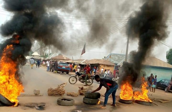 Kuje-Gwagwalada Road PROTEST Kuje-Gwagwalada Road PROTEST