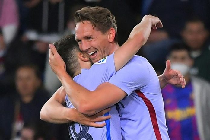 Late De Jong Winner Gives Barcelona 3-2 Win Against Levante