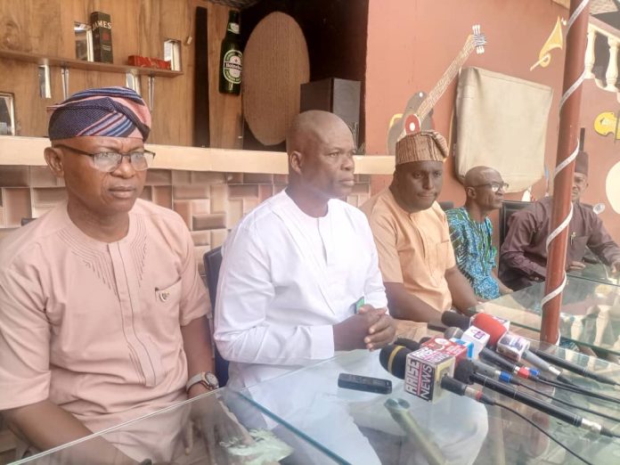 Three Oyo Coalition Commissioners, SAs, 93 LG Appointees, Others Defect To PDP