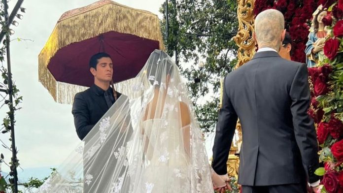 Kourtney Kardashian Weds Travis Baker Kourtney Kardashian Weds Travis Baker