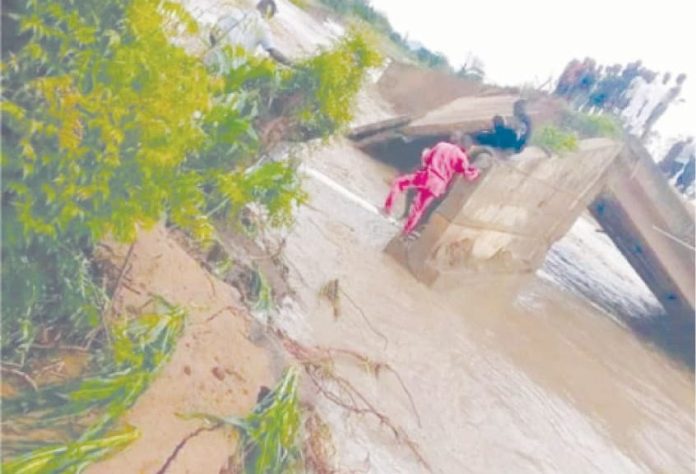 How-collapse-of-Wuro-Gayandi-bridge-cut-off-Madagali.jpeg-846x576 How-collapse-of-Wuro-Gayandi-bridge-cut-off-Madagali.jpeg-846x576