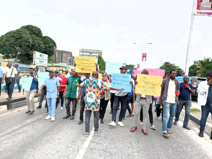 Aviation workers protest Aviation workers