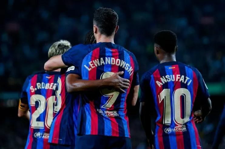 Barca Players celebrate against villareal