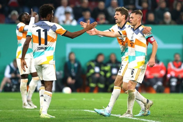 Bayern Munich players celebrates against Ausburg