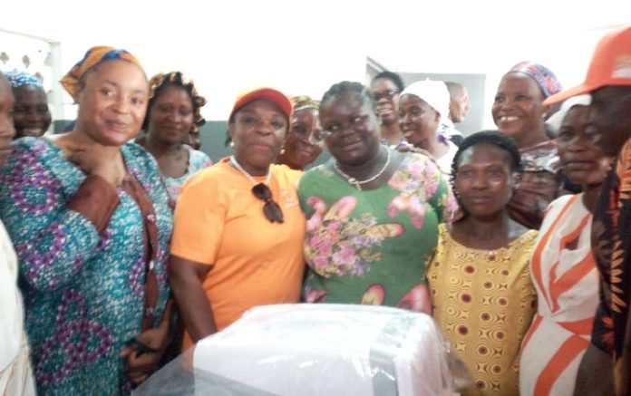 Azeez flanked by pregnant women shortly after presenting the machine