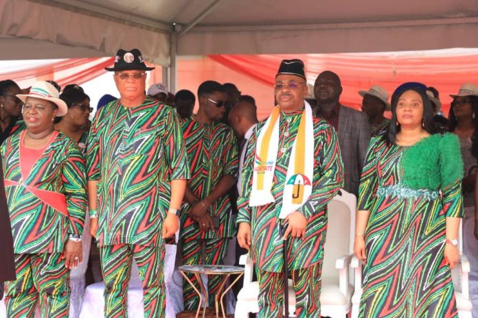 The incumbent Governor, Udom Emmanuel and wife, Martha. The 2023 gubernatorial candidate of PDP, Pastor Umo Eno and wife, Patience.