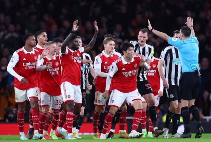 Arsenal Newcastle share spoils