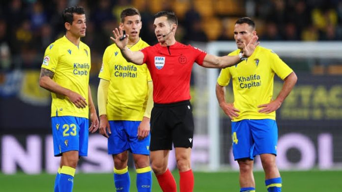 Referee