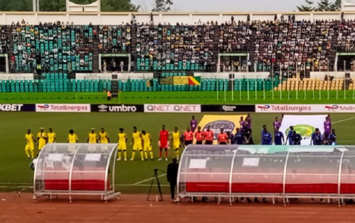 Diables Noirs Whip Rivers United