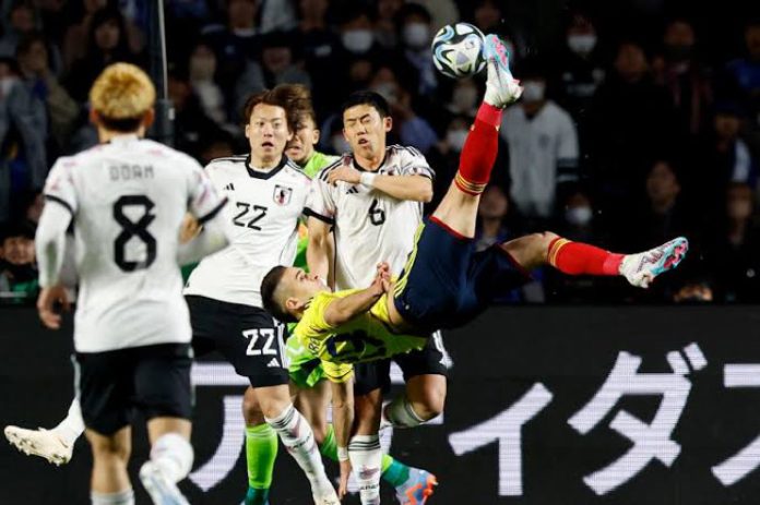 Rafael Borre acrobatic strike