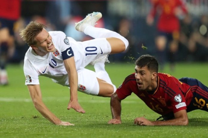 Rodri Tackles Odegaard