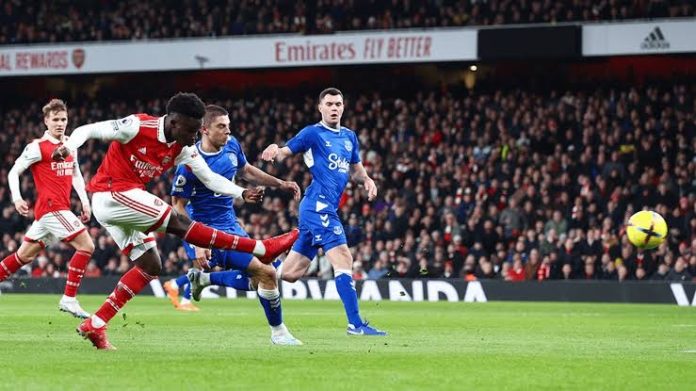 Saka scores against Everton