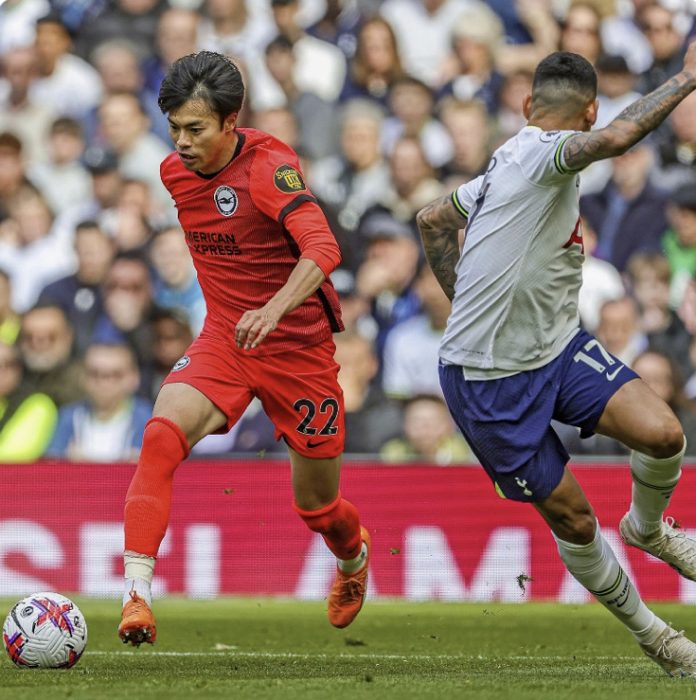 Kaoru Mitoma was brought down by Pierre-Emile Højbjerg
