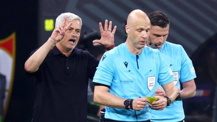 Mourinho Refree