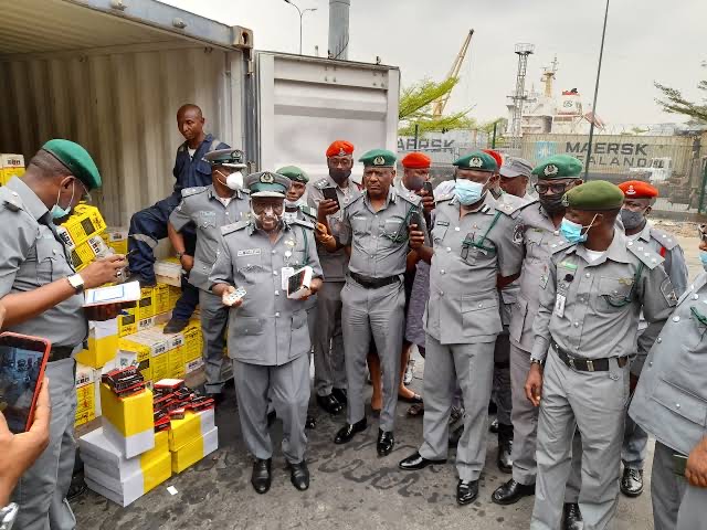 Apapa Custom