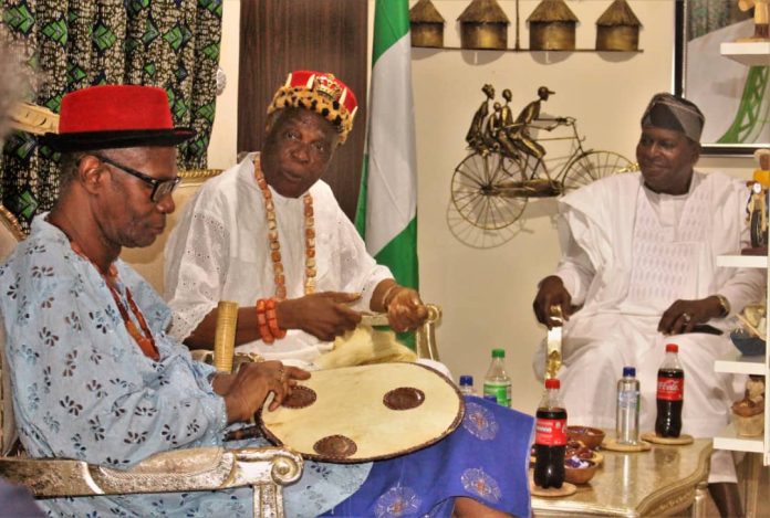 The traditional ruler of Ossamala in Ogbaru Anambra state, His Royal Highness, Eze Victor Agu (in the middle) praying for the Director General National Council for Arts and Culture, Otunba Segun Runsewe, during the Royal Highness’ visit to Nigerian culture house in Abuja.