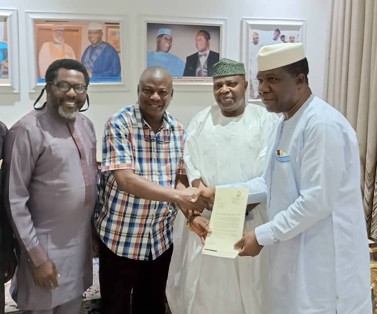 R-L Leader of the Senate, Senator Opeyemi Bamidele; Chief Executive Officer, Havilah Group, Chief Olarewaju Adesuyi; Deputy Vice Chancellor in charge of Administration, Federal University, Oye Ekiti, Prof. Tajudeen Bolanle and Senior Special Adviser to FUOYE Vice-Chancellor, Dr. Adedayo Shobowale t the presentation of letters of invitation for the award of honorary doctorate degrees to the senators at his Asokoro residence, Abuja … Thursday - THEWILL NEWS MEDIA R-L Leader of the Senate, Senator Opeyemi Bamidele; Chief Executive Officer, Havilah Group, Chief Olarewaju Adesuyi; Deputy Vice Chancellor in charge of Administration, Federal University, Oye Ekiti, Prof. Tajudeen Bolanle and Senior Special Adviser to FUOYE Vice-Chancellor, Dr. Adedayo Shobowale t the presentation of letters of invitation for the award of honorary doctorate degrees to the senators at his Asokoro residence, Abuja … Thursday