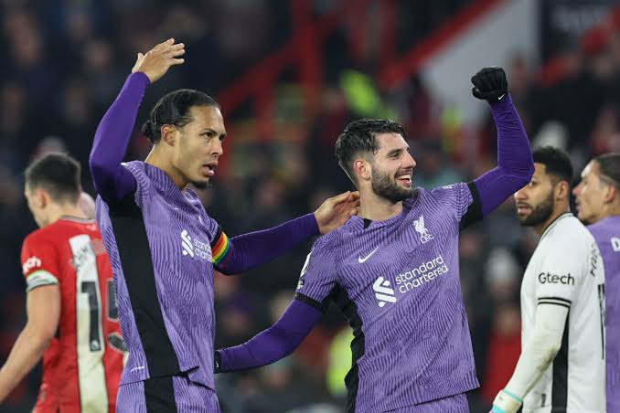 Van djirk, Szoboslai Liverpool