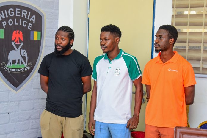 Police arrest gistlover bloggers Police arrest gistlover bloggers