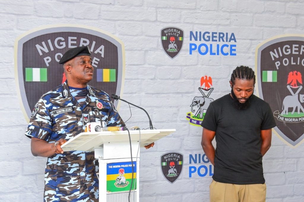 Police arrest gistlover bloggers