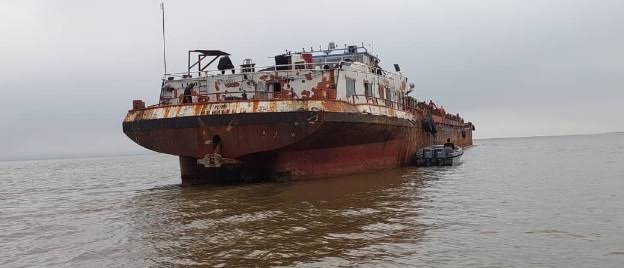 Vessel with stolen crude oil