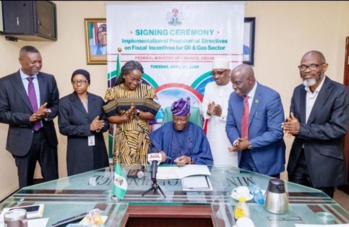 L-R: Mr. Gwueke Ajifa, Executive Director Oil Producers Trade Section; Mrs Amina Ado, Coordinating Director Large TaxPayers Group, Federal Inland Revenue Service; Mrs. Olu Verheijen, Special Adviser to the President on Energy; Mr. Wale Edun, Honourable Minister of Finance/Coordinating Minister of the Economy; Mr. Farouk Ahmed, Authority Chief Executive, Nigerian Midstream and Downstream Petroleum Regulatory Authority; Mr. Gbenga Komolafe, Chief Commission Executive, and Tajudeen Shobayo, Programme Coordinator, Office of the Special Adviser to the President on Energy. L-R: Mr. Gwueke Ajifa, Executive Director Oil Producers Trade Section; Mrs Amina Ado, Coordinating Director Large TaxPayers Group, Federal Inland Revenue Service; Mrs. Olu Verheijen, Special Adviser to the President on Energy; Mr. Wale Edun, Honourable Minister of Finance/Coordinating Minister of the Economy; Mr. Farouk Ahmed, Authority Chief Executive, Nigerian Midstream and Downstream Petroleum Regulatory Authority; Mr. Gbenga Komolafe, Chief Commission Executive, and Tajudeen Shobayo, Programme Coordinator, Office of the Special Adviser to the President on Energy.