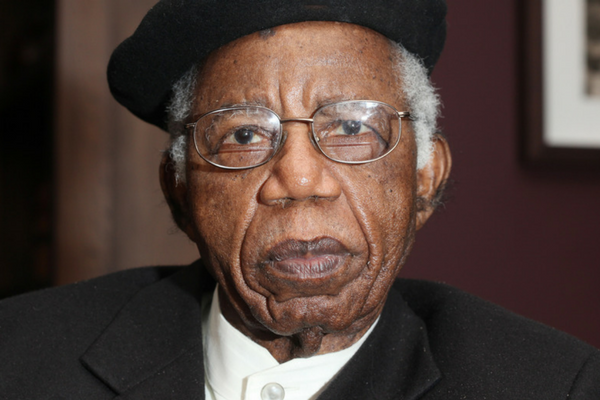 Chinua-Achebe