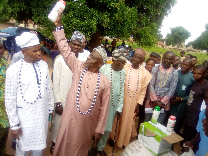 The Acting Mue Ter Nonguv, HRH, Samuel Ger, during the distribution of farm inputs to farmers in Agasha Community, Guma LGA, Benue State, by the AUFBV. The Acting Mue Ter Nonguv, HRH, Samuel Ger, during the distribution of farm inputs to farmers in Agasha Community, Guma LGA, Benue State, by the AUFBV.