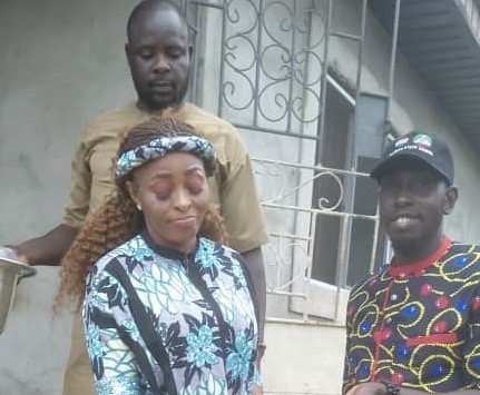 NUJ Chair, receiving Atmosfair Save80 Clean Cookstove from Hon. Ebimotimi Paulson Leghemo, while Comrade Confidence Mac-Eteli looks on
