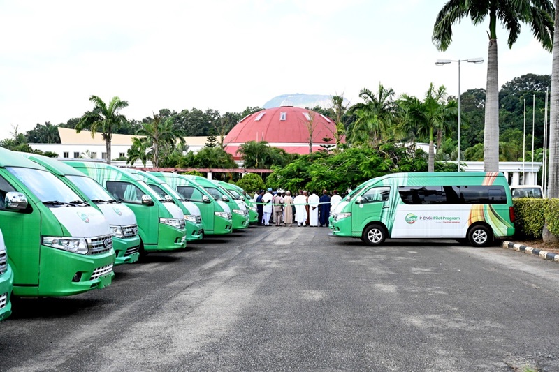 FG Donates 64 CNG Buses To Organised Labour, Students. - THEWILL NEWS MEDIA FG Donates 64 CNG Buses To Organised Labour, Students