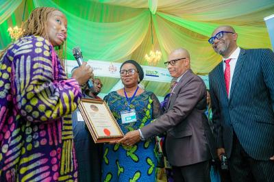 L-R: Managing Director of FAAN, Mrs Olubunmi Kuku; Manager, Sam Mbakwe International Cargo Airport (SMICA), Owerri, Dr. Nkechi Ihekwaba; Permanent Secretary, Ministry of Aviation and Aerospace Development, Dr. Emmanuel Meribole, and other stakeholders during the presentation of the “All Nigeria Airport Manager Business Forum Contest” award to Dr. Ihekwaba at the ninth edition of the Airport Business Summit and Exhibition held in Lagos recently.