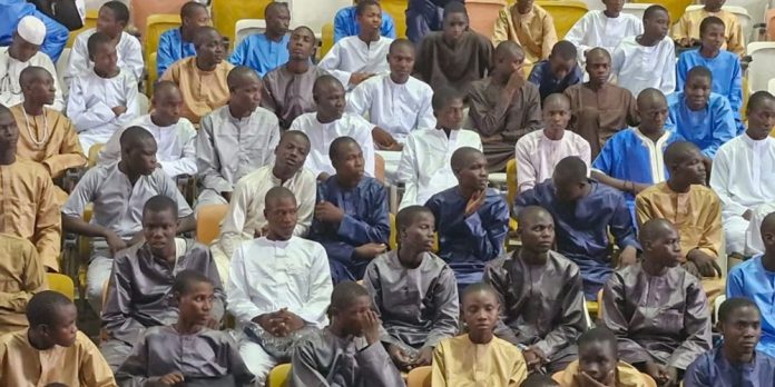 Minors-arrive-presidential-villa Minors-arrive-presidential-villa