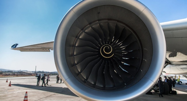 Airplane engine