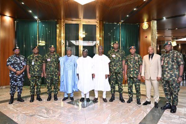 Tinubu with service chiefs