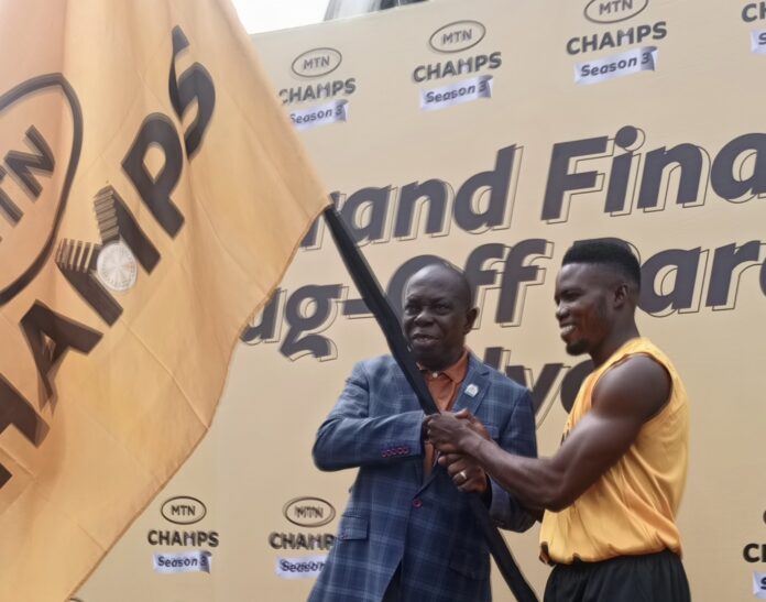 Akwa Ibom State Commissioner of Sports, Elder Paul Bassey, handing out the MTN flag to mark the kick-off of MTN Champs in Uyo on Monday. Akwa Ibom State Commissioner of Sports, Elder Paul Bassey, handing out the MTN flag to mark the kick-off of MTN Champs in Uyo on Monday.
