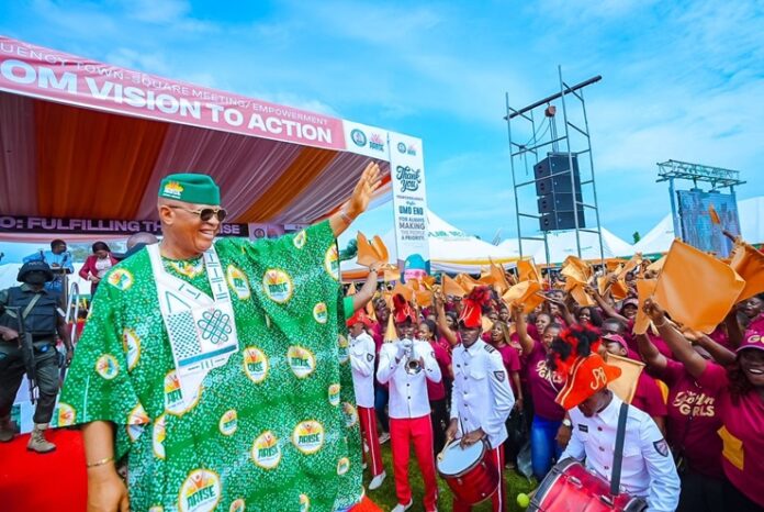 Eno Splashes N250m Grants On 540 Beneficiaries In Ikot Abasi Eno Splashes N250m Grants On 540 Beneficiaries In Ikot Abasi