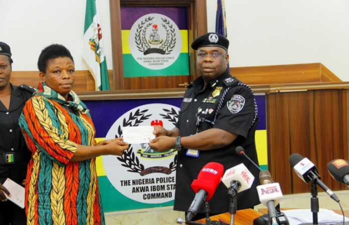 Akwa Ibom - Azare Akwa Ibom - Azare
