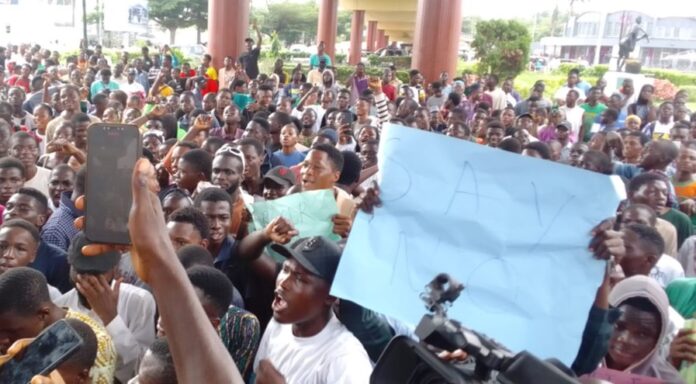 Students Protest Renaming Of Ibadan Poly Students Protest Renaming Of Ibadan Poly