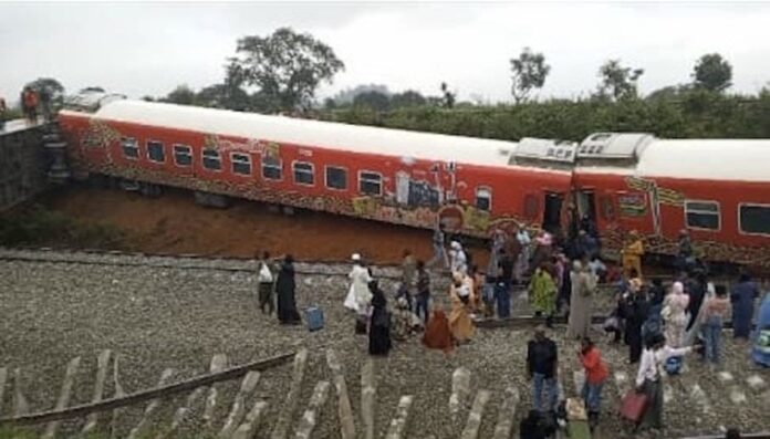 Abuja-Kaduna-Train-Derails-Carriages-Overturn Abuja-Kaduna-Train-Derails-Carriages-Overturn