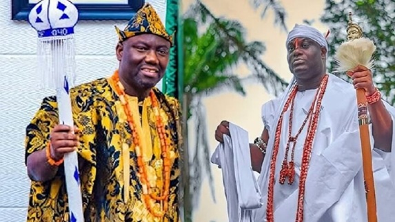 Alaafin Gives Ooni Alaafin Gives Ooni