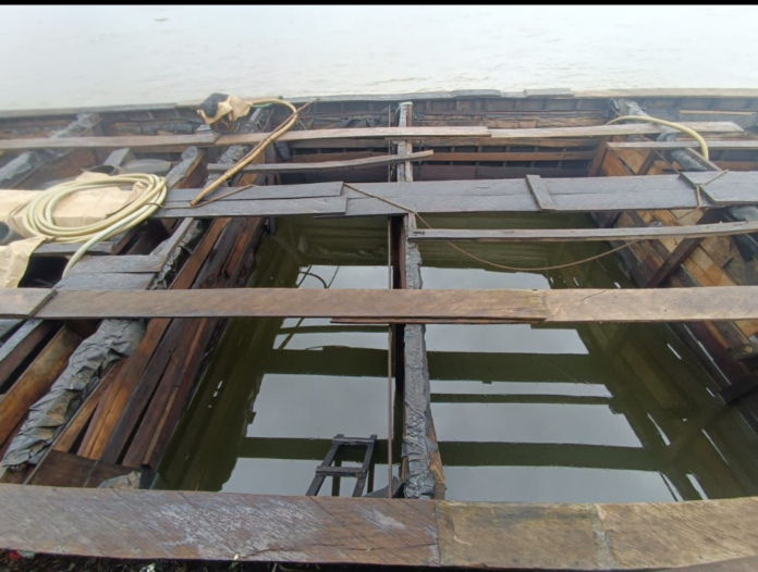 pic of the wooden boat intercepted with the product