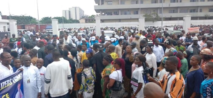 Mammoth Crowd Welcomes Governor Fubara Back To Port Harcourt Mammoth Crowd Welcomes Governor Fubara Back To Port Harcourt
