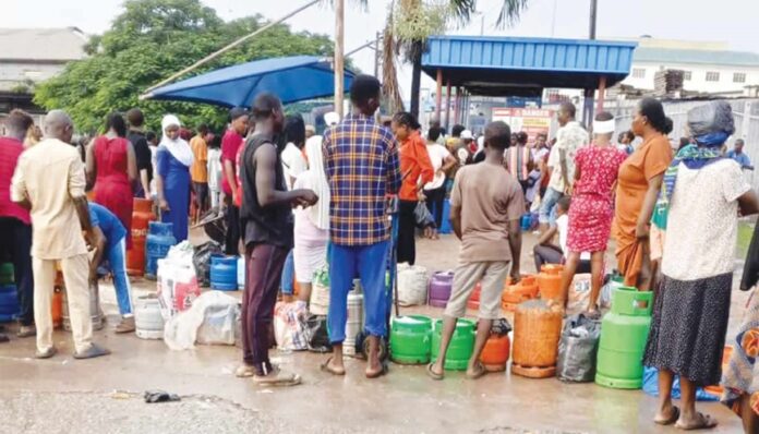 Gas-scarcity -Gas Queues Gas-scarcity -Gas Queues