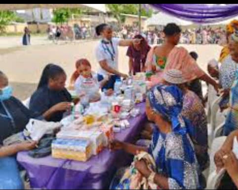 Health team during consultations at the Health Outreach sponsored by Seadove Generale Surveillance Company Limited in Onna LGA, Akwa Ibom State. - THEWILL NEWS MEDIA Health team during consultations at the Health Outreach sponsored by Seadove Generale Surveillance Company Limited in Onna LGA, Akwa Ibom State.