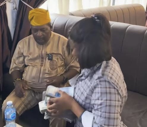 Influencer King Mitchy visited veteran Nollywood actor Abiodun Ayoyinka, popularly known as Papa Ajasco, and gifted him bundles of cash Influencer King Mitchy visited veteran Nollywood actor Abiodun Ayoyinka, popularly known as Papa Ajasco, and gifted him bundles of cash