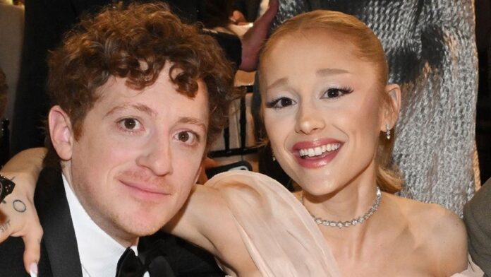Ariana Grande, Ethan Slater Ariana Grande, Ethan Slater
