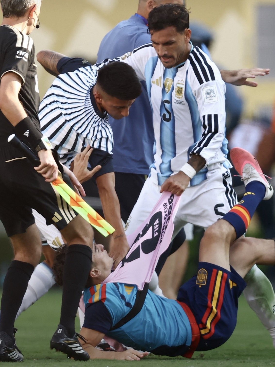 Referee Slavko Vinčić shows a red card to Argentina's Enzo Fernández during extra time of the World Cup final. Photo credit: SPEEDLINE (X) - THEWILL NEWS MEDIA