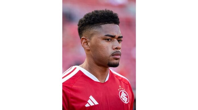 PORTO ALEGRE, BRAZIL - MARCH 15: Victor Gabriel of Internacional looks on during the Campeonato Brasileiro Serie A match between Internacional and Bahia at Beira-Rio Stadium on March 15, 2026 in Porto Alegre, Brazil. (Photo by Max Peixoto/Eurasia Sport Images/Getty Images)